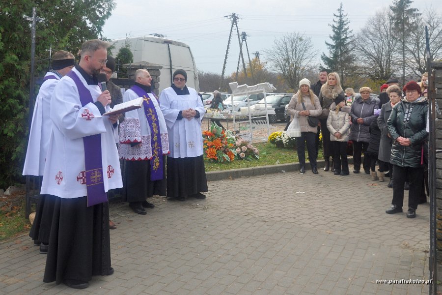 050 Procesja na nowym cmentarzu.jpg